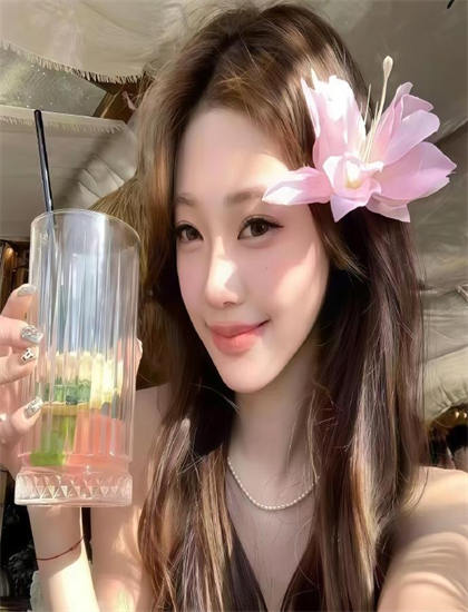 喜剧片文化解读：流水迢迢的叙事结构与视觉语言 ——深入探索喜剧片的艺术世界